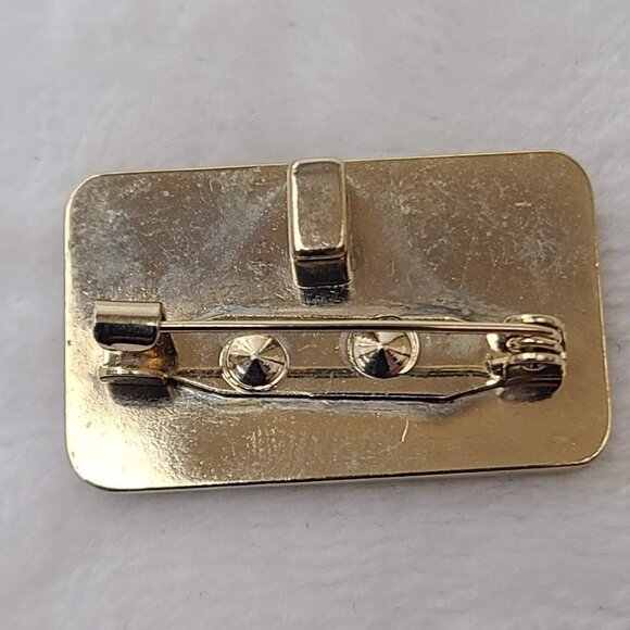 Sassy Seahorses HUGS License Plate Enamel Pin Pendant 2011-2012 - Picture 3 of 5